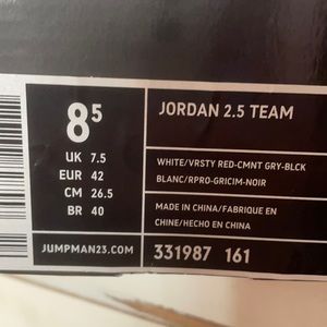 Jordan 2.5 team. Great condition. Size 8.5